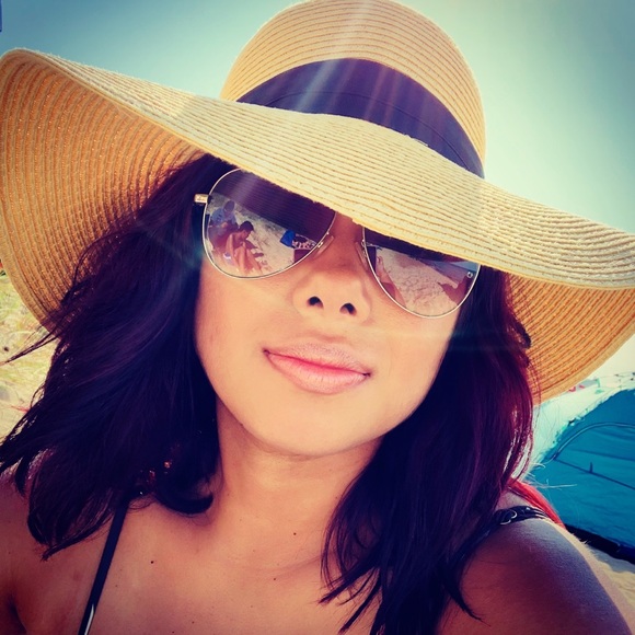 Meet your Posher, Pam - Picture 1 of 1